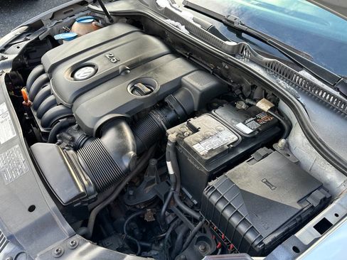 Used 2011 Volkswagen Golf 2.5L PZEV 4dr Hatchback image 11