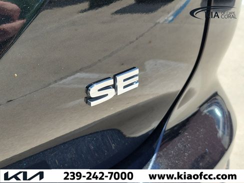 Used 2024 Mitsubishi Outlander SE Black Edition FWD image 12