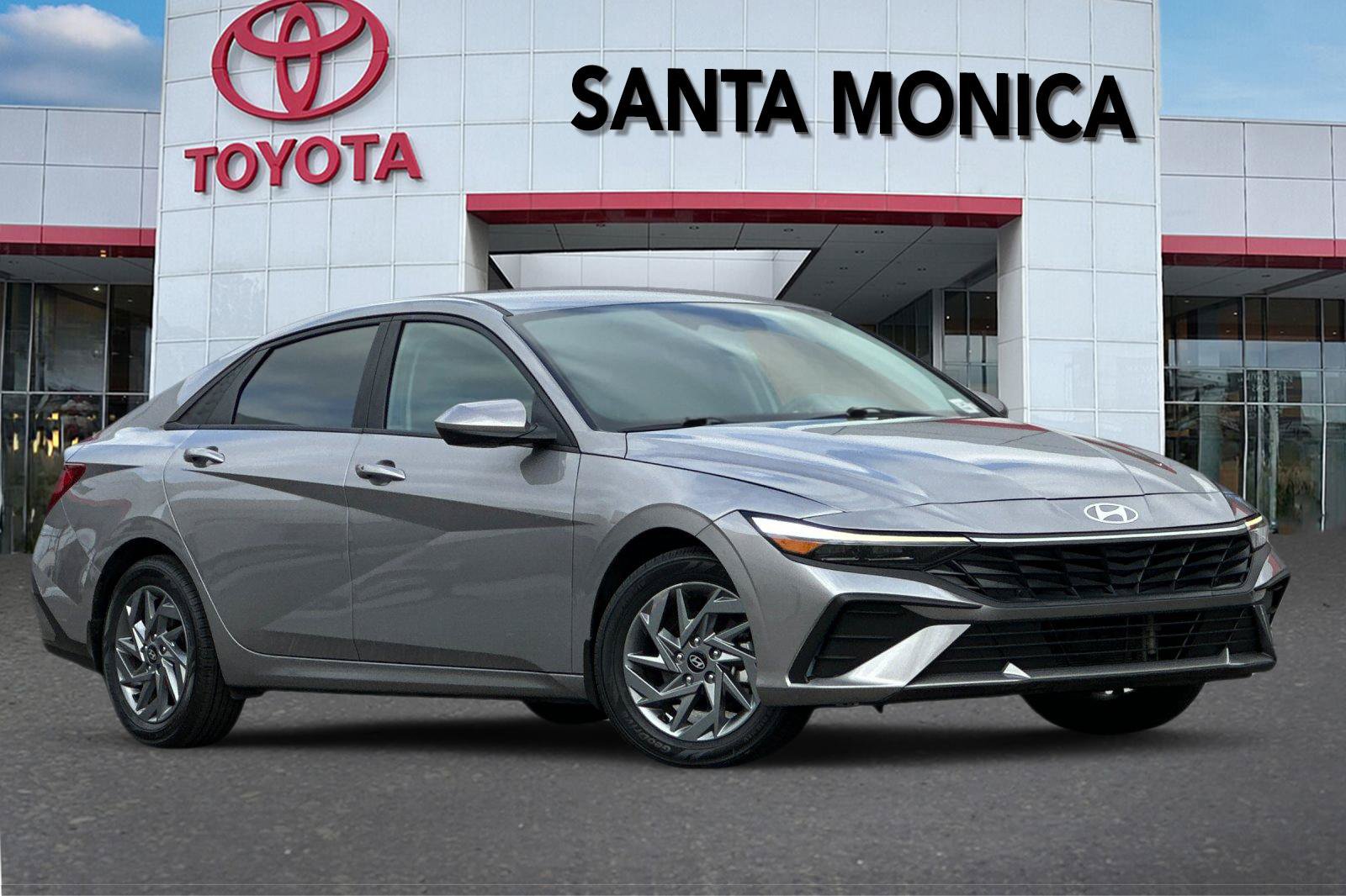 Used 2025 Hyundai Elantra Hybrid FWD image 2