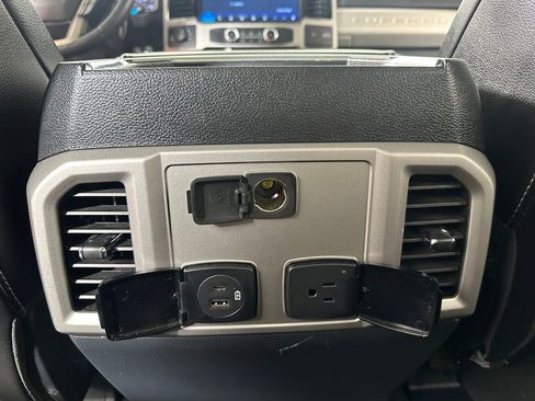 Used 2022 Ford F250 Lariat w/ Lariat Ultimate Package AWD/4WD image 22