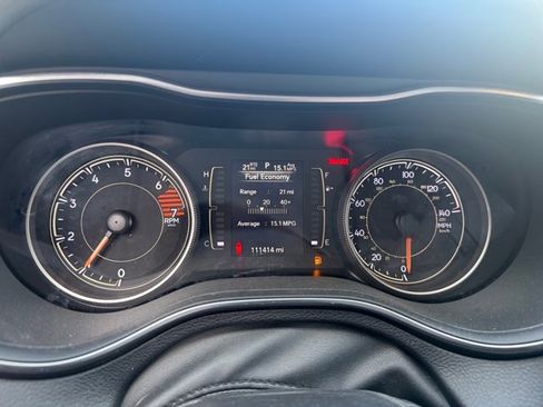 Used 2020 Jeep Cherokee Latitude w/ Cold Weather Group image 5