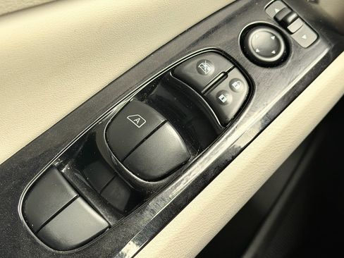 Used 2023 Nissan Altima 2.5 SV AWD/4WD image 19