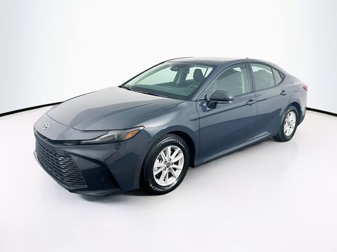 Used 2025 Toyota Camry LE image 3