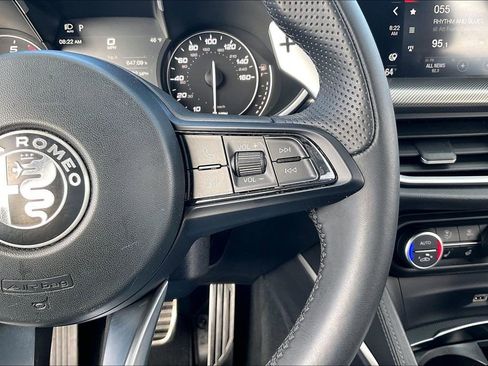 Used 2023 Alfa Romeo Stelvio Veloce AWD/4WD image 18