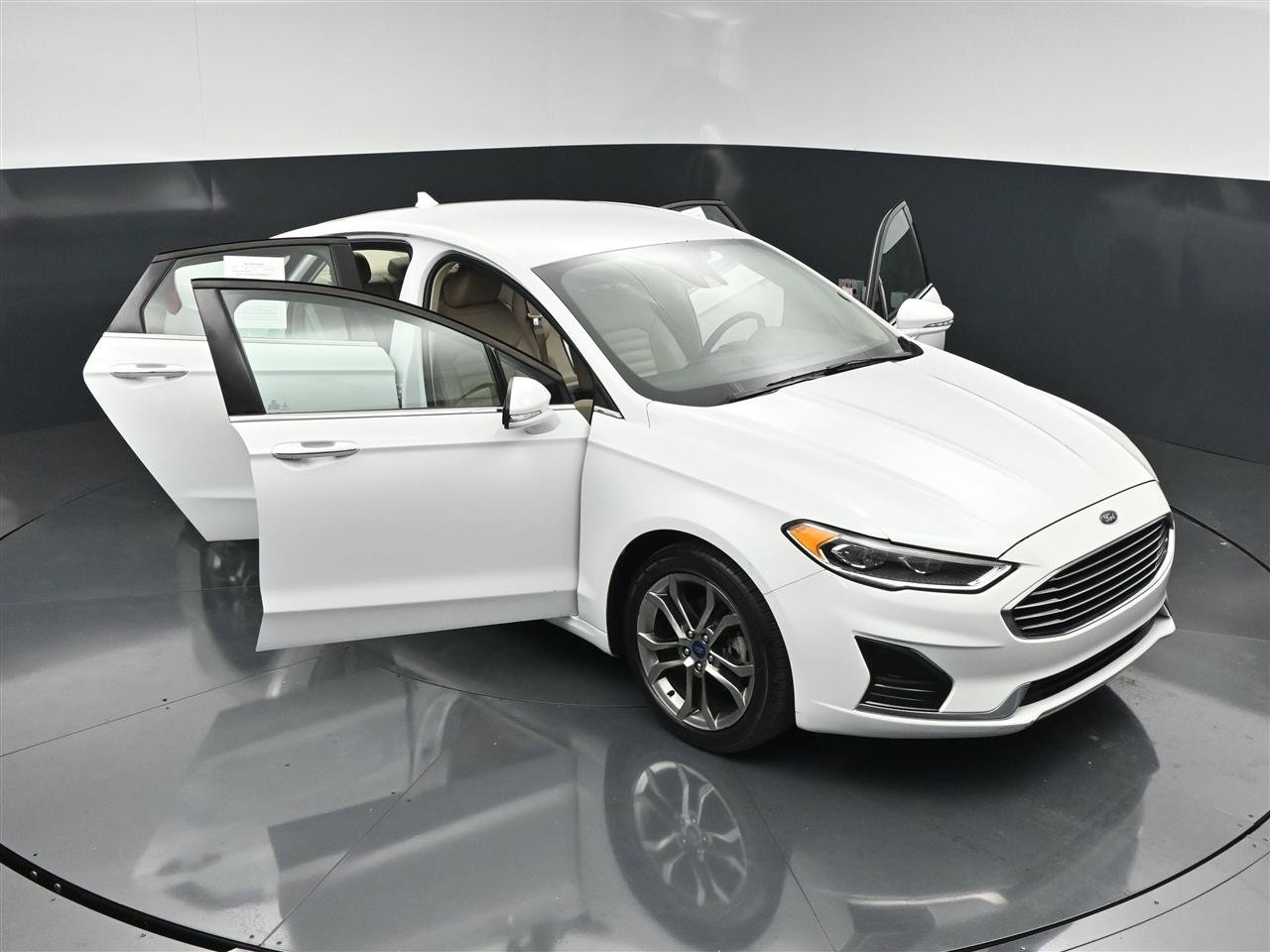 Used 2020 Ford Fusion SEL FWD image 27