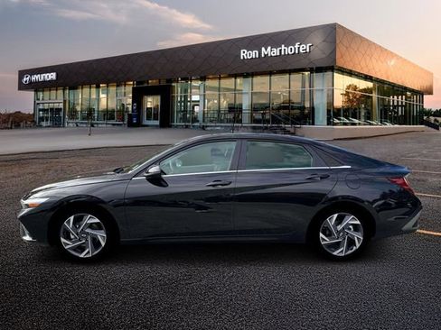 New 2026 Hyundai Elantra Limited FWD image 3
