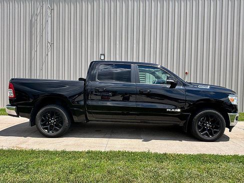 Used 2022 RAM 1500 Big Horn AWD/4WD image 3