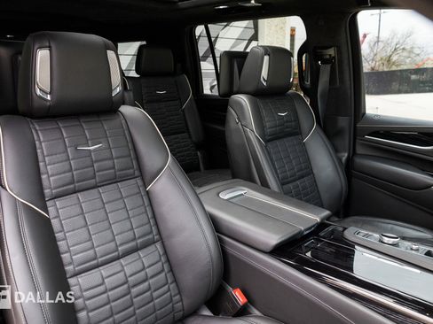 Used 2023 Cadillac Escalade ESV V image 44