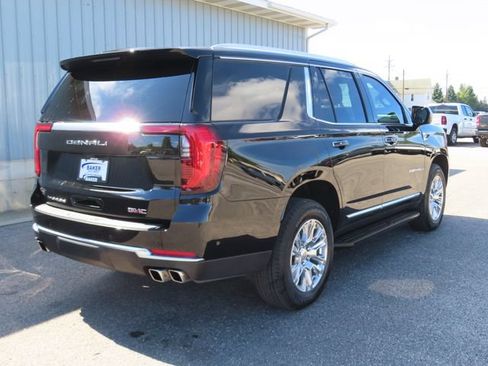 Used 2025 GMC Yukon Denali AWD/4WD image 3