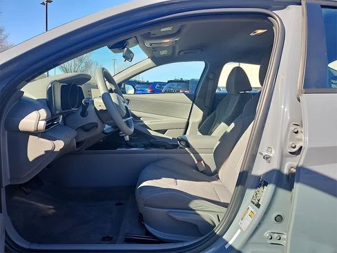 Used 2021 Hyundai Elantra SEL image 9