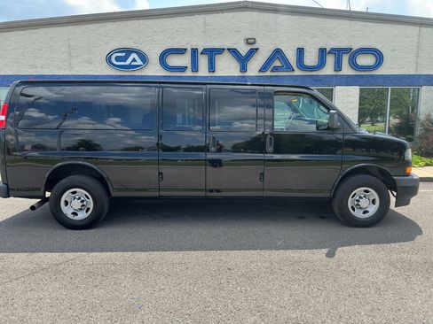 Used 2019 Chevrolet Express 3500 LS RWD image 3