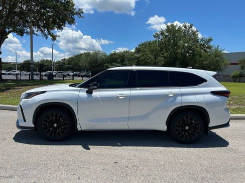 Certified 2024 Toyota Highlander XSE FWD image 3