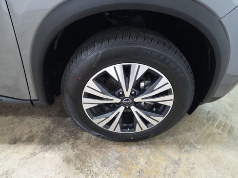 Used 2023 Nissan Rogue SV image 37