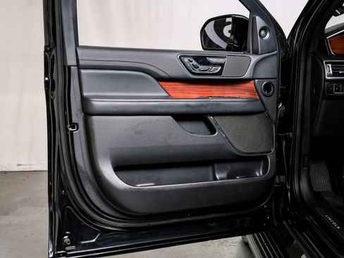 Used 2024 Lincoln Navigator Reserve image 41