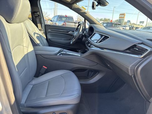 Used 2022 Buick Enclave Premium image 17