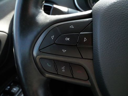 Used 2019 Jeep Cherokee Trailhawk w/ Cold Weather Group image 28