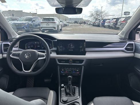 Used 2025 Volkswagen Taos SEL image 9