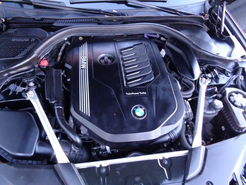 Used 2022 BMW 540i xDrive w/ M Sport Package image 19