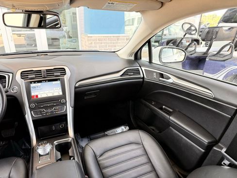 Used 2018 Ford Fusion SE w/ Equipment Group 602A FWD image 24