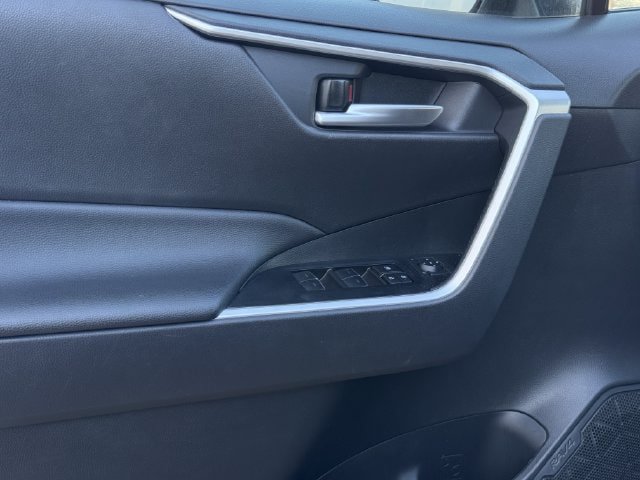 Used 2025 Toyota RAV4 XLE FWD image 25