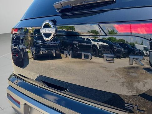 Used 2024 Nissan Pathfinder SL w/ Black Appearance Package FWD image 32