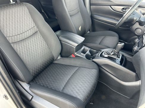 Used 2020 Nissan Rogue SV FWD image 28