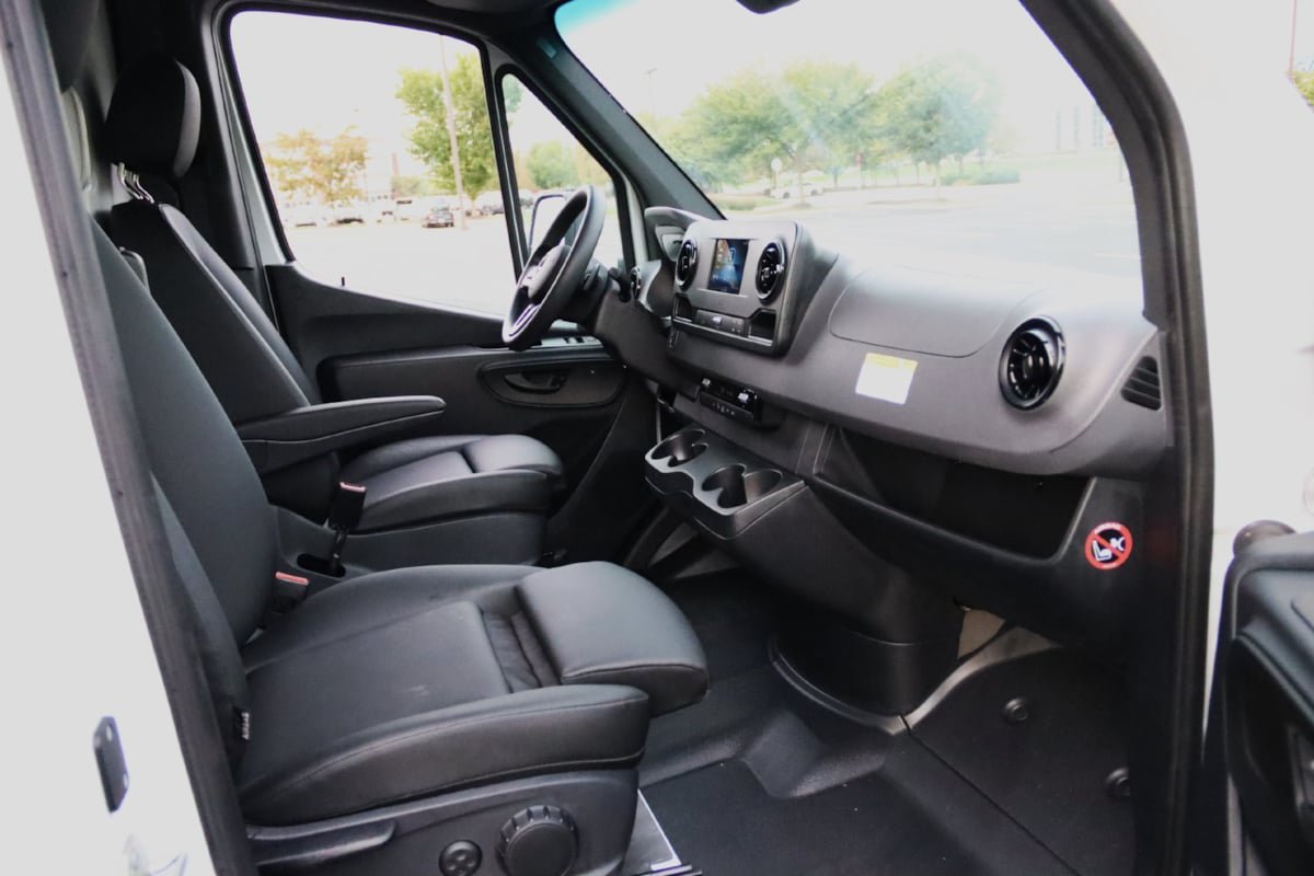 Used 2024 Mercedes-Benz Sprinter 3500 image 33