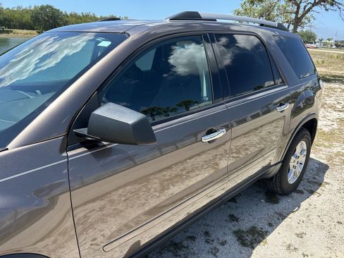 Used 2011 GMC Acadia SLE FWD image 11