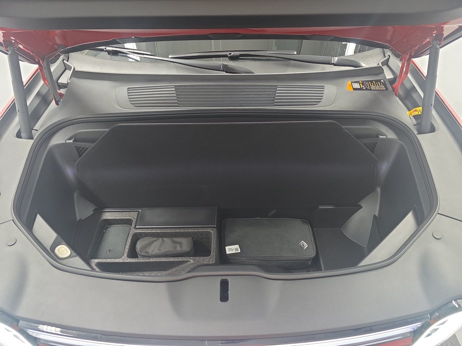 Used 2025 Rivian R1S Adventure Dual AWD/4WD image 14