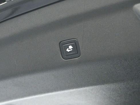 Used 2021 GMC Yukon Denali AWD/4WD image 12