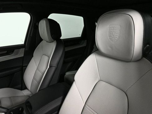 New 2026 Porsche Cayenne AWD image 5