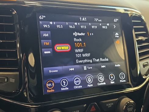 Used 2019 Jeep Grand Cherokee Altitude AWD/4WD image 28