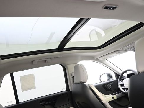 New 2026 Lincoln Aviator AWD image 17