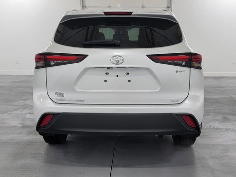 Certified 2025 Toyota Highlander XLE image 8