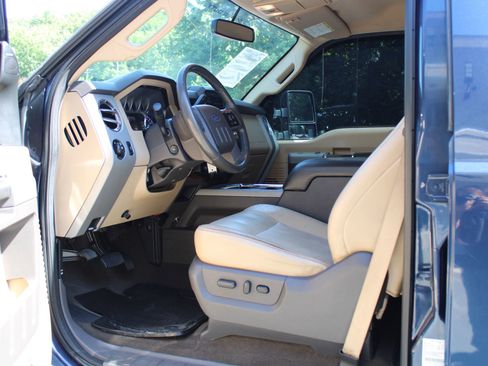 Used 2013 Ford F250 Lariat w/ Lariat Interior Pkg AWD/4WD image 16