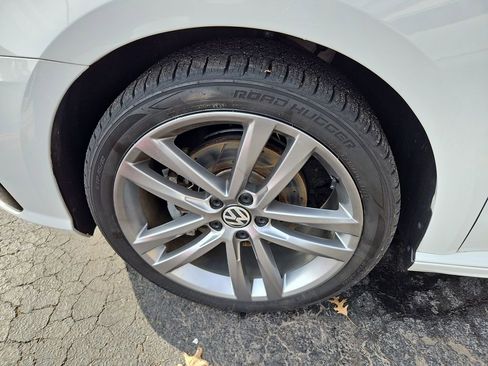 Used 2019 Volkswagen Passat 2.0T SE R-Line image 4