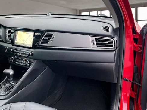 Used 2018 Kia Niro EX w/ EX Premium Package image 26