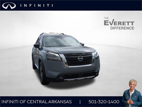 Used 2022 Nissan Pathfinder Platinum w/ Cargo Package FWD image 1