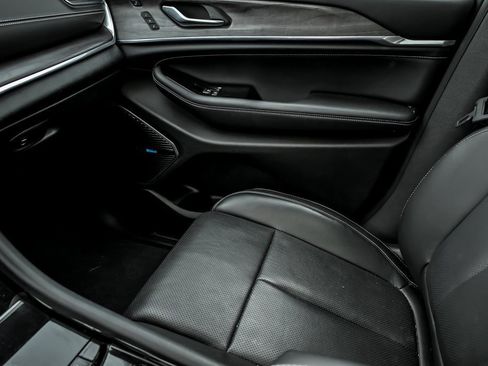 Used 2021 Jeep Grand Cherokee L Overland w/ Luxury Tech Group IV image 27