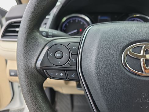 Used 2020 Toyota Camry LE w/ Convenience Package FWD image 16