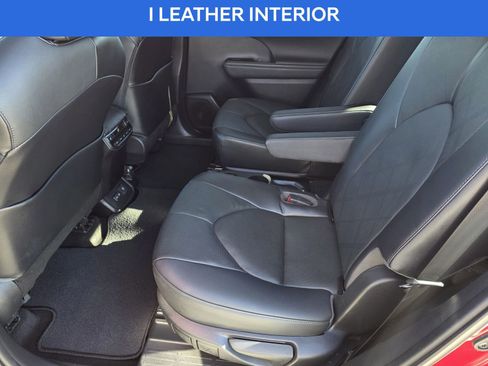 Used 2023 Toyota Highlander Platinum image 17