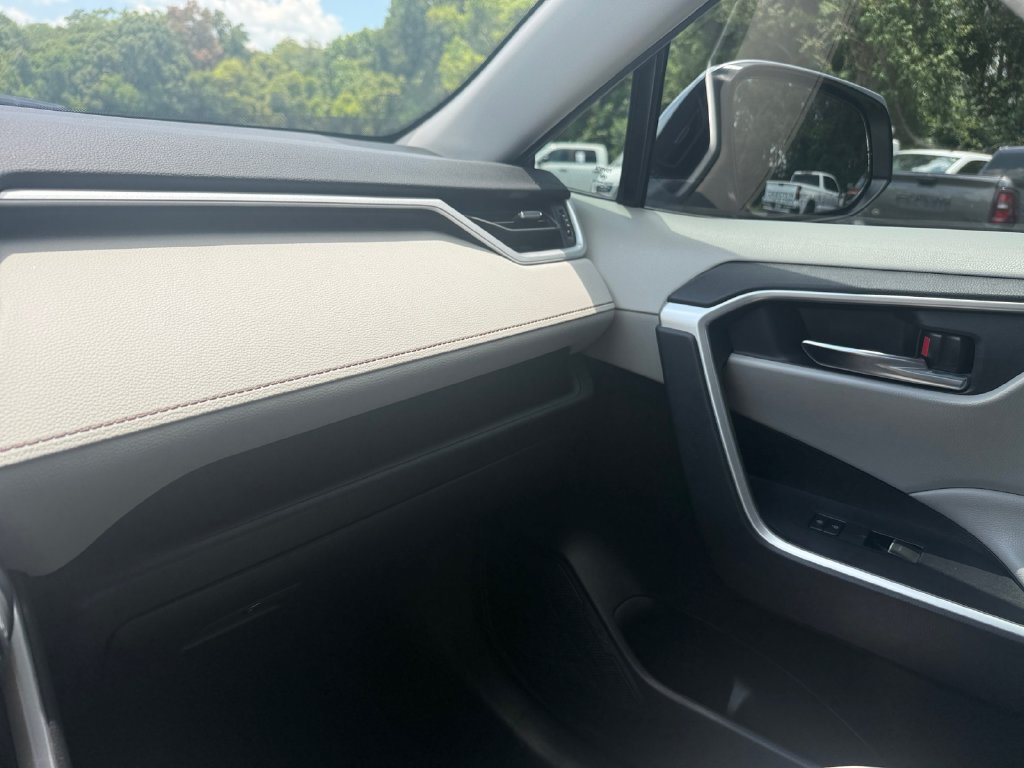 Used 2022 Toyota RAV4 XLE Premium AWD/4WD image 25