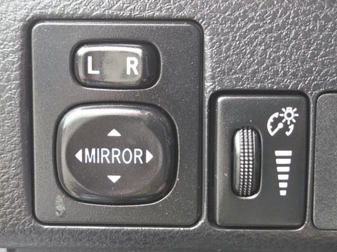 Used 2016 Toyota Corolla LE FWD image 4