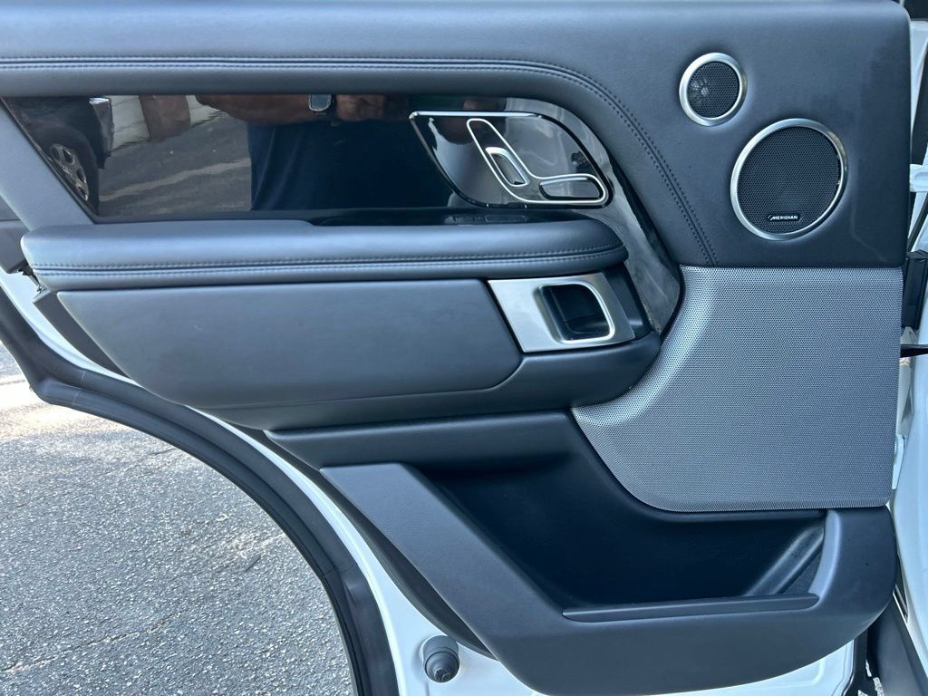 Used 2019 Land Rover Range Rover Supercharged AWD/4WD image 18