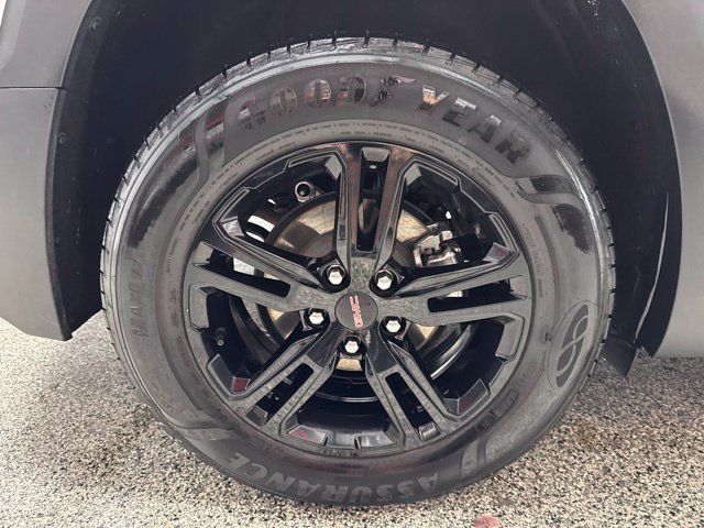 Used 2023 GMC Terrain AT4 AWD/4WD image 23