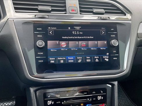 Used 2023 Volkswagen Tiguan SE AWD/4WD image 26