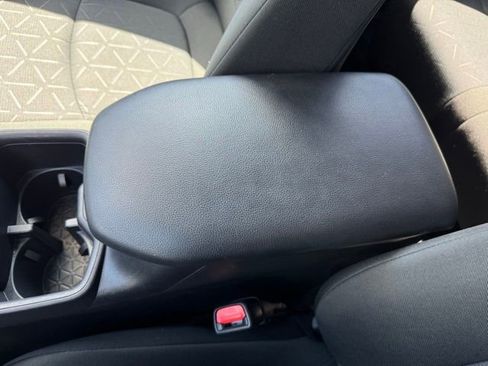 Used 2025 Toyota RAV4 XLE AWD/4WD image 18