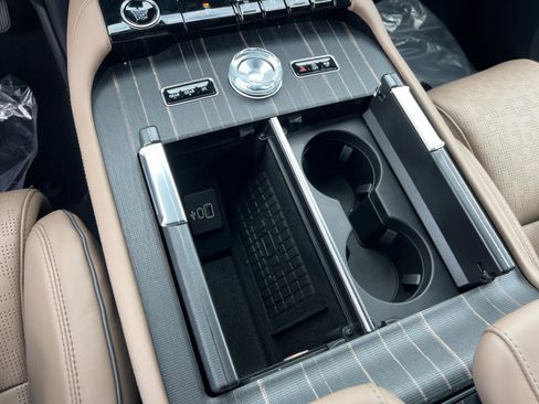 New 2026 Lincoln Navigator L Black Label AWD/4WD image 15