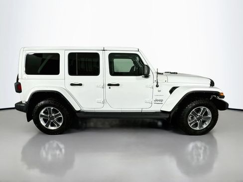 Used 2022 Jeep Wrangler Unlimited Sahara w/ Cold Weather Group AWD/4WD image 8