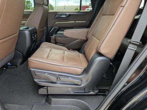 Used 2025 Chevrolet Tahoe High Country AWD/4WD image 21